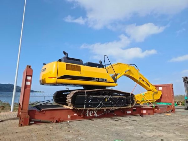 Excavator positioned on the open flat-rack.